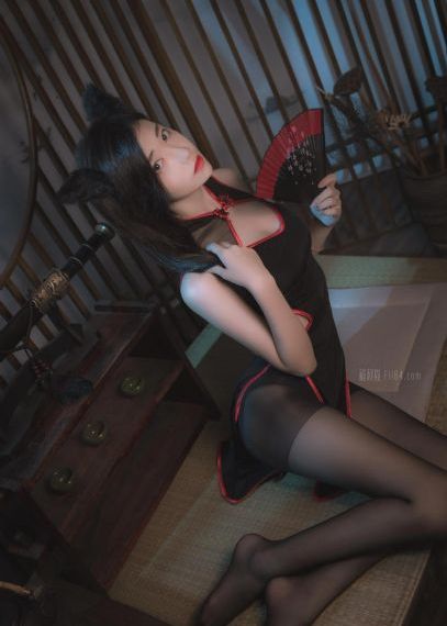 陪读麻麻穿丝袜让我发泄_HD免费观看